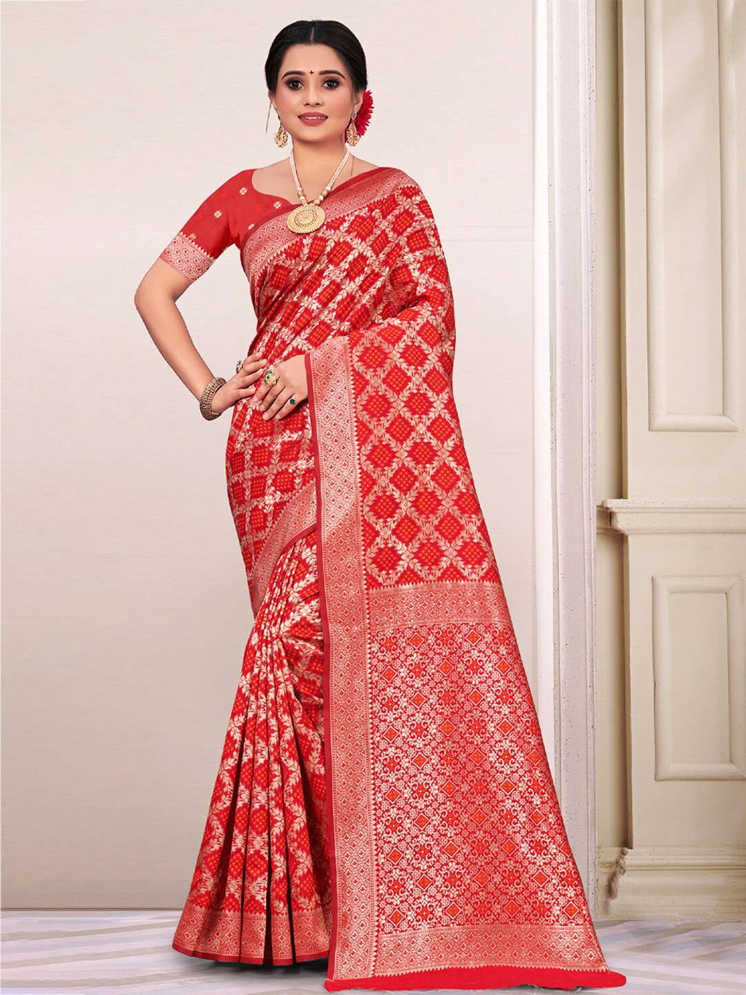 

Exclusiva Red & Gold-Toned Woven Design Zari Silk Blend Banarasi Saree