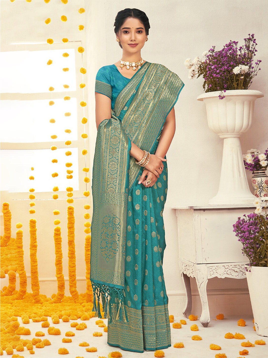 

Exclusiva Blue & Gold-Toned Woven Design Zari Silk Blend Banarasi Saree