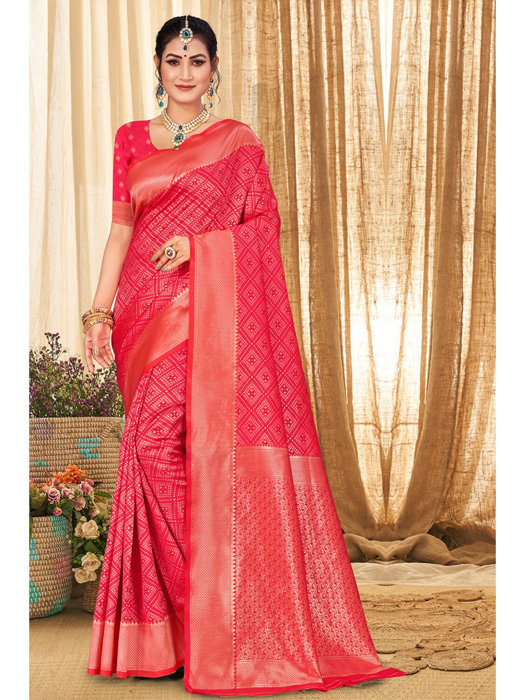 

Exclusiva Pink & Gold-Toned Woven Design Zari Silk Blend Banarasi Saree