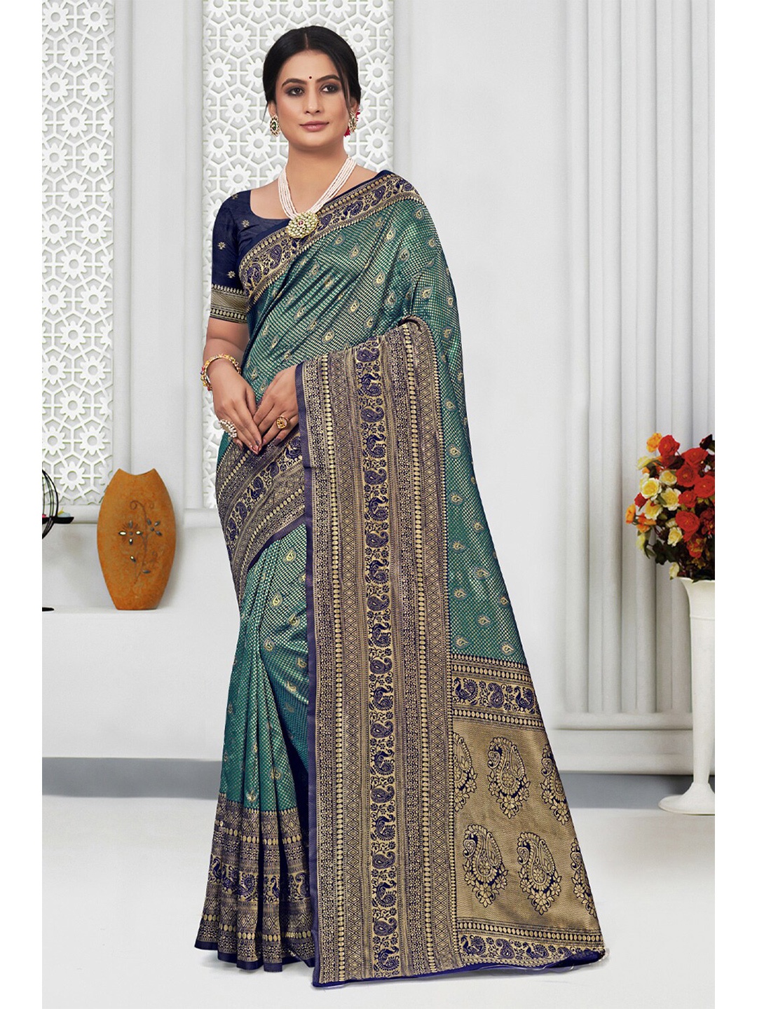 

Exclusiva Green & Gold-Toned Woven Design Zari Silk Blend Banarasi Saree