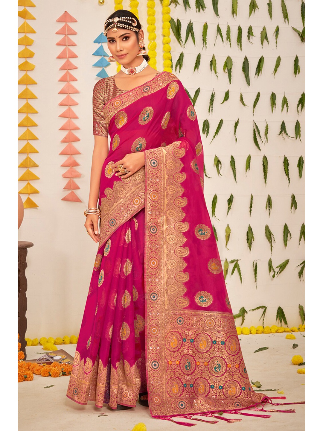 

Exclusiva Magenta & Green Woven Design Zari Organza Banarasi Saree