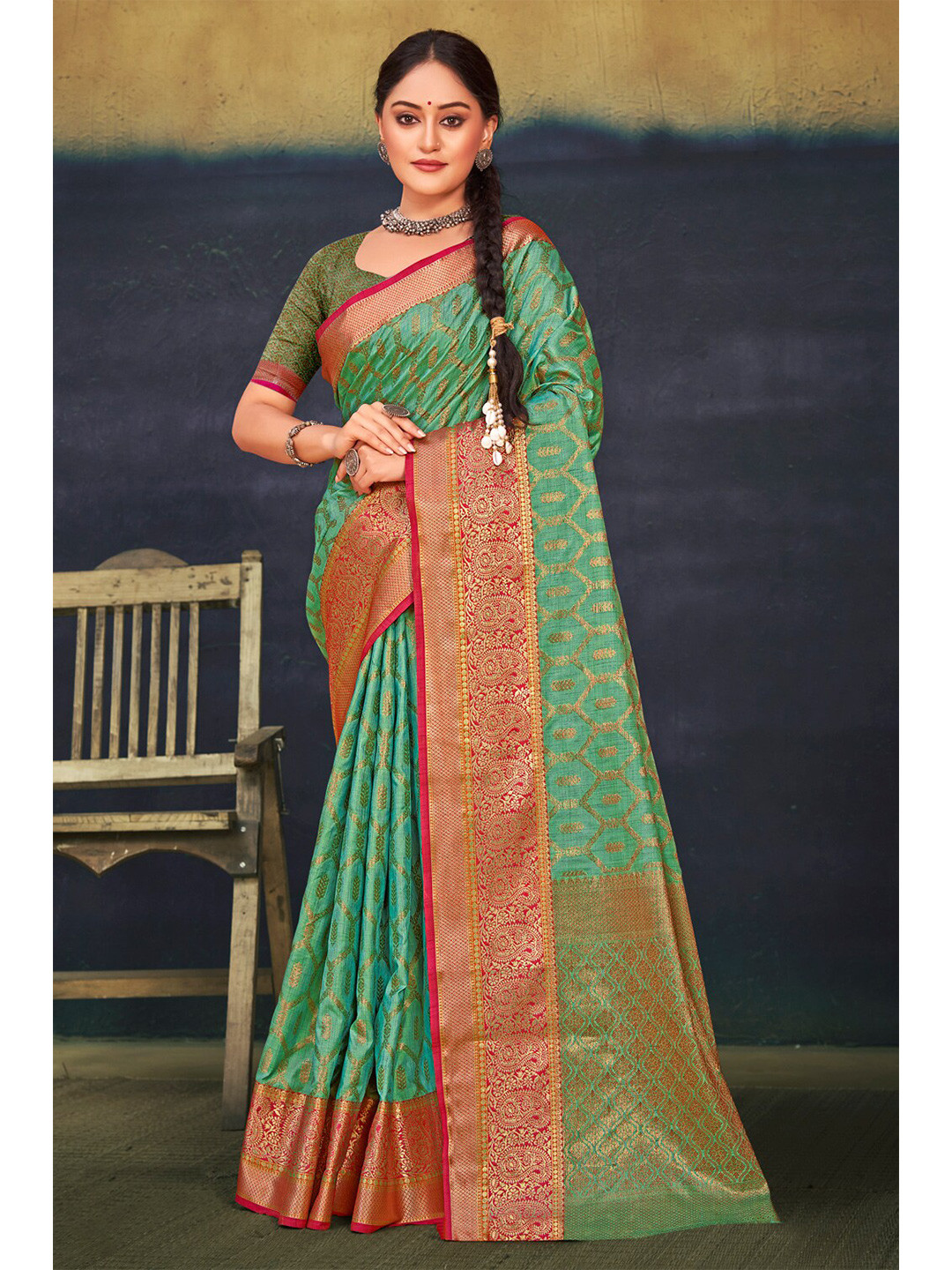 

Exclusiva Green & Red Woven Design Zari Pure Cotton Banarasi Saree