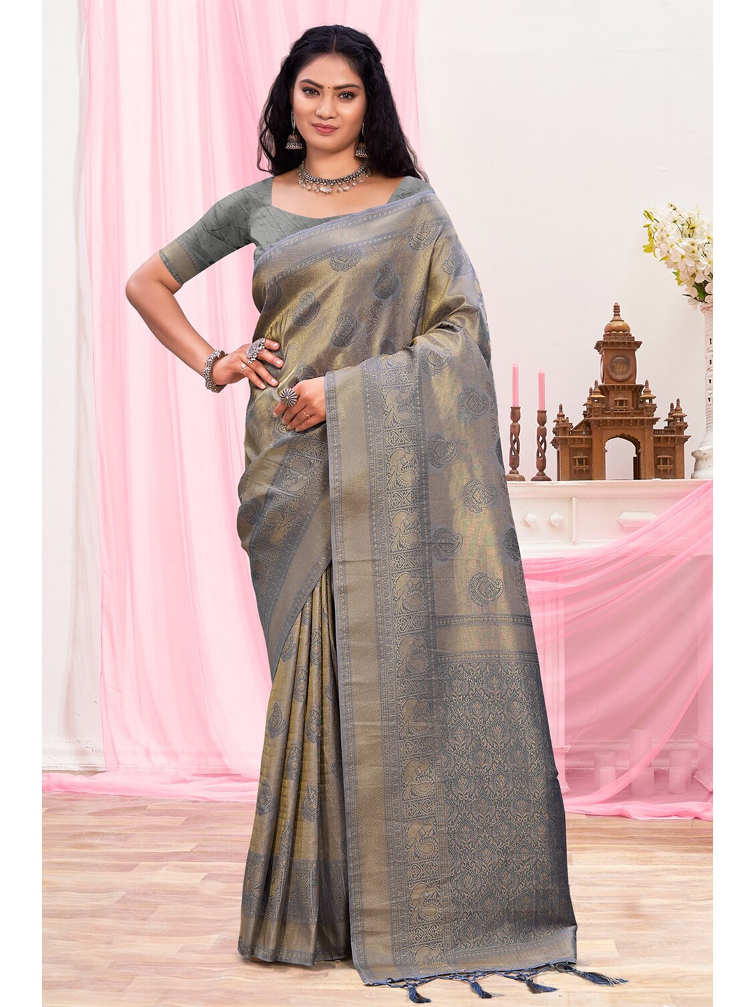 

Exclusiva Grey & Gold-Toned Woven Design Zari Silk Blend Banarasi Saree