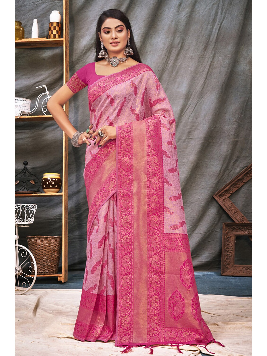 

Exclusiva Pink & Gold-Toned Woven Design Zari Organza Banarasi Saree