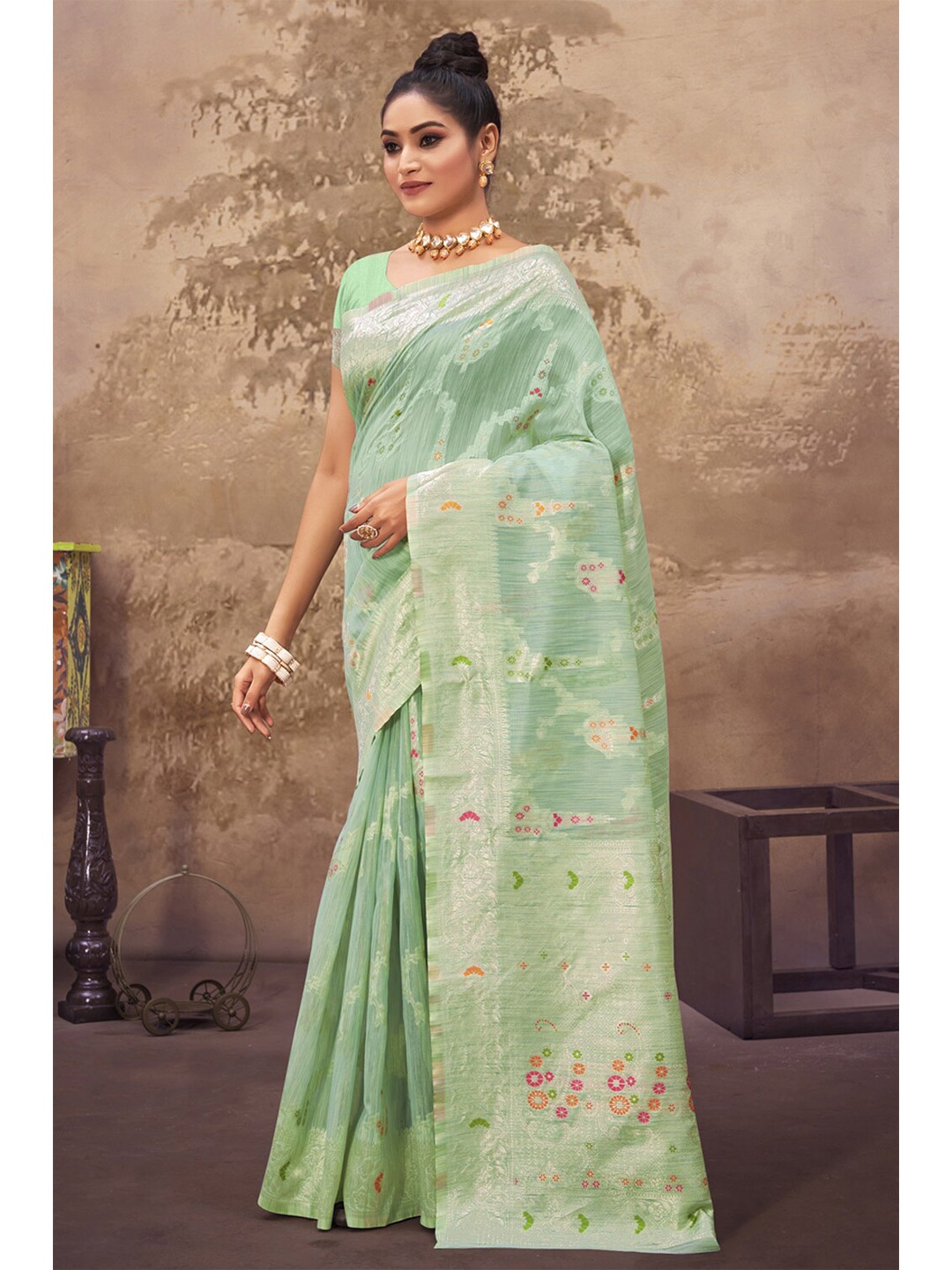 

Exclusiva Green & Gold-Toned Woven Design Zari Silk Cotton Banarasi Saree