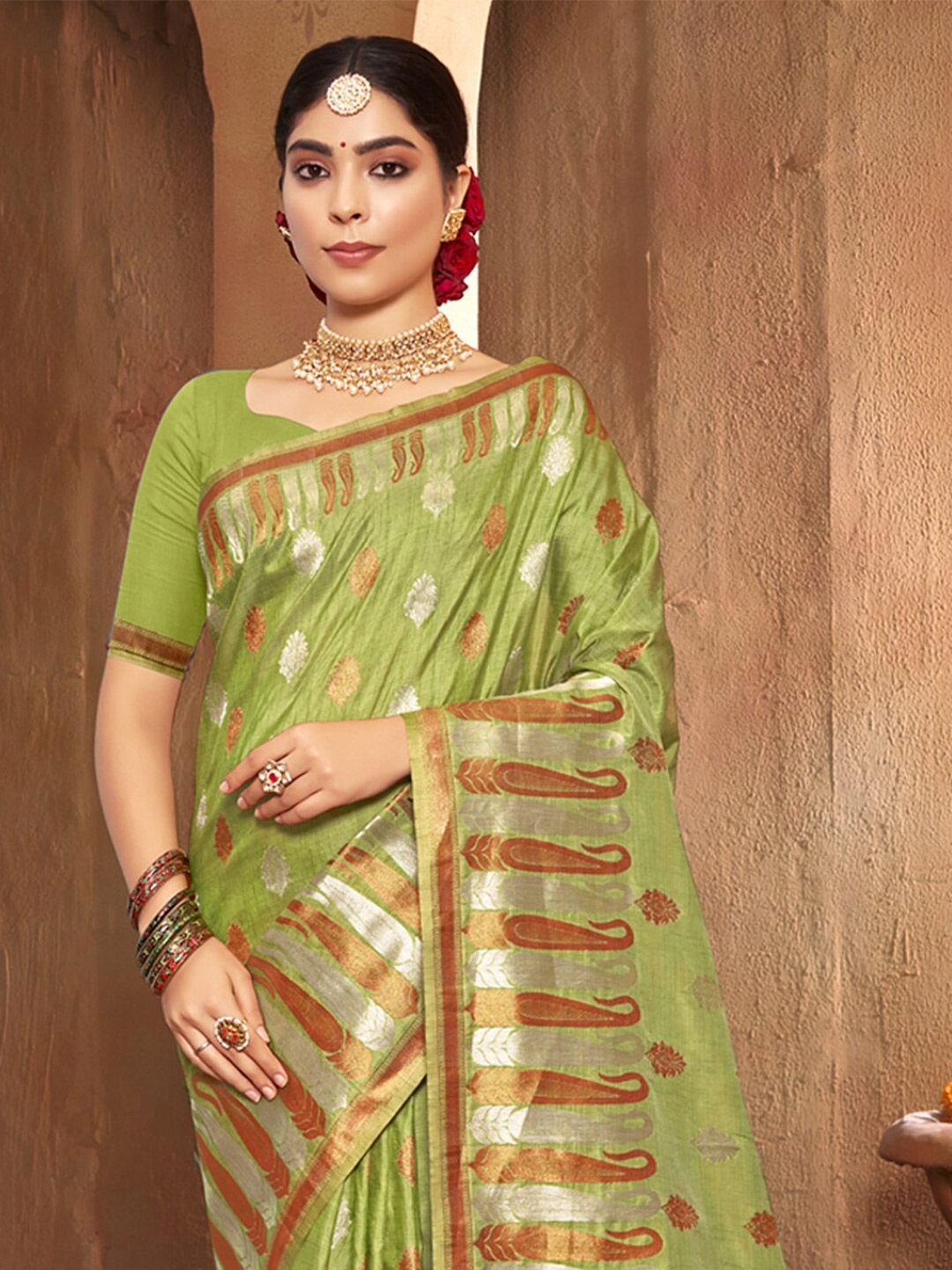 

Exclusiva Green & Gold-Toned Woven Design Zari Silk Blend Banarasi Saree
