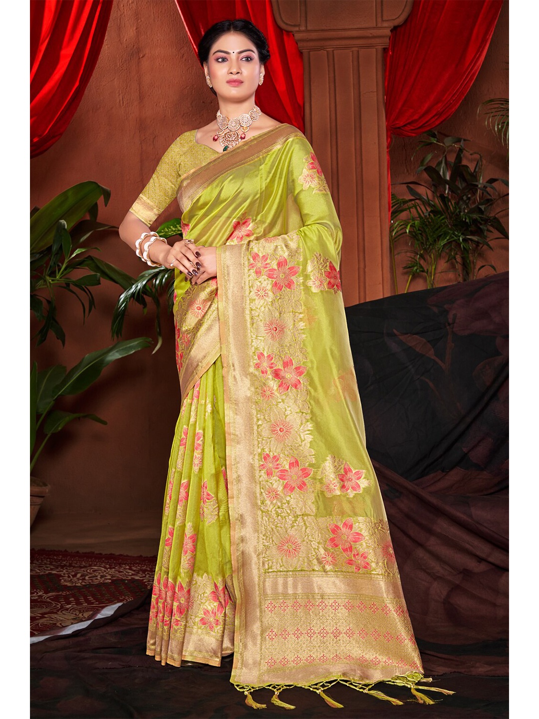 

Exclusiva Green & Red Woven Design Zari Silk Blend Banarasi Saree
