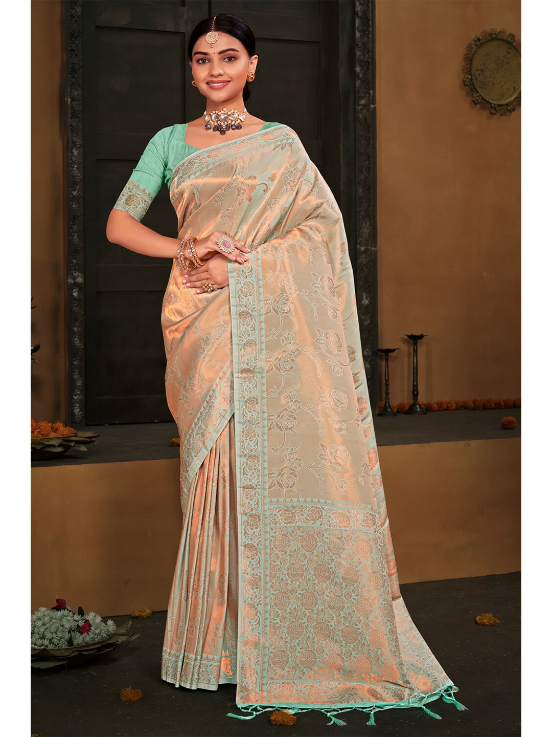 

Exclusiva Green & Gold-Toned Woven Design Zari Silk Blend Banarasi Saree