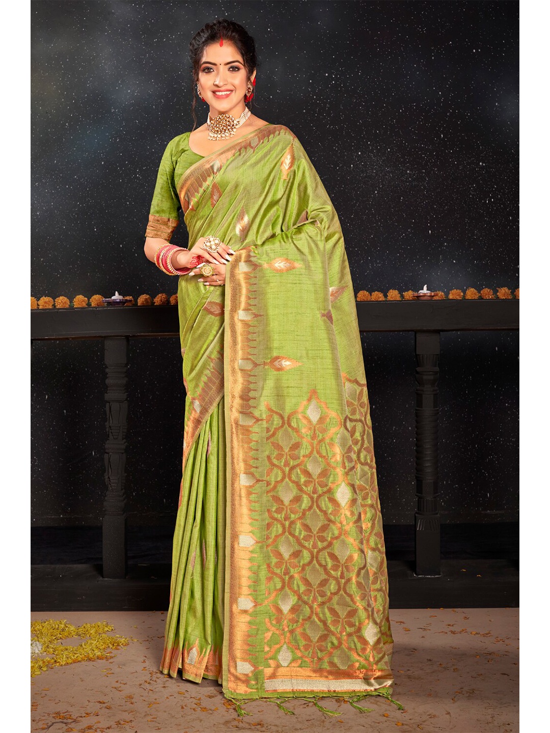 

Exclusiva Green & Copper-Toned Woven Design Zari Silk Blend Banarasi Saree