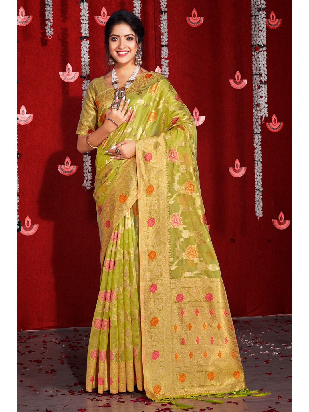 

Exclusiva Green & Red Woven Design Zari Organza Banarasi Saree