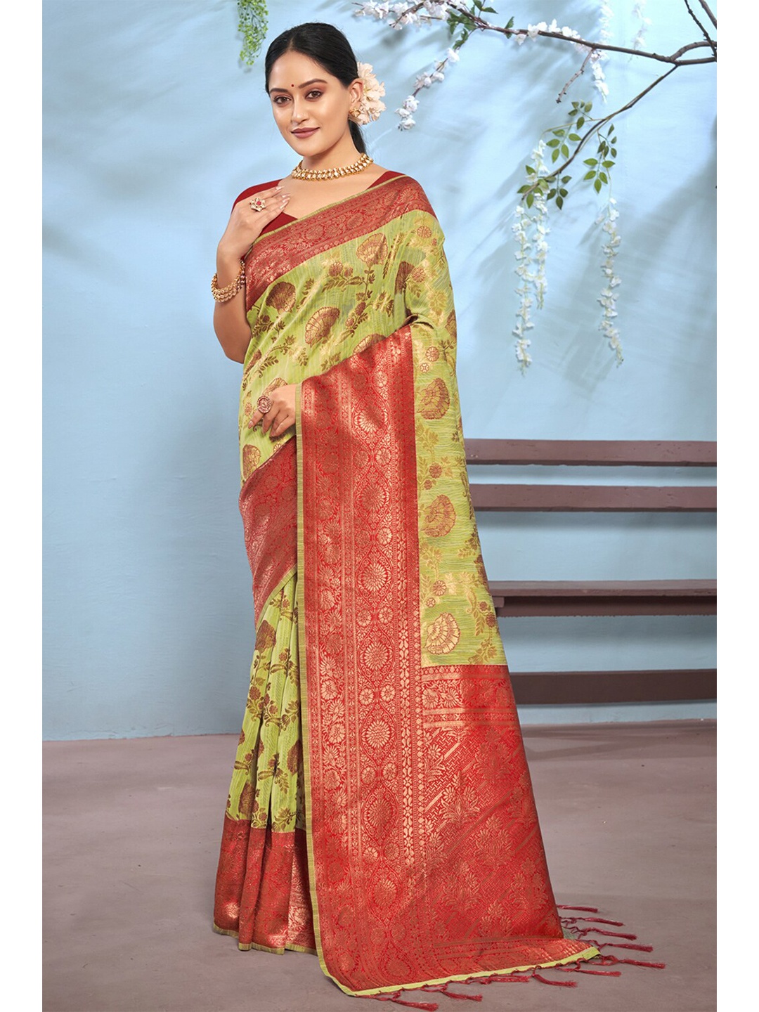 

Exclusiva Woven Design Zari Pure Cotton Banarasi Saree, Green