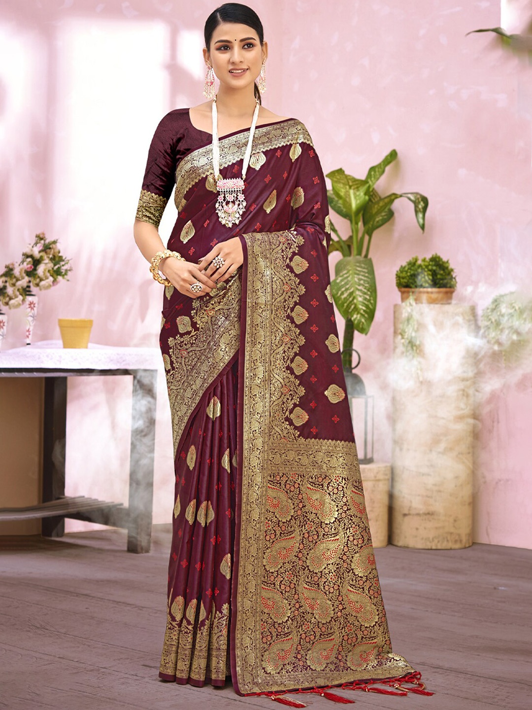 

Exclusiva Purple & Gold-Toned Woven Design Zari Silk Blend Banarasi Saree