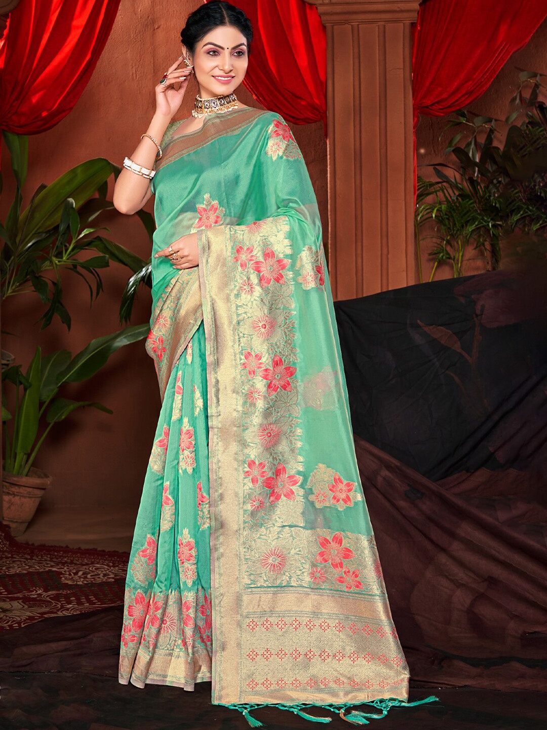 

Exclusiva Green & Red Woven Design Zari Silk Blend Banarasi Saree