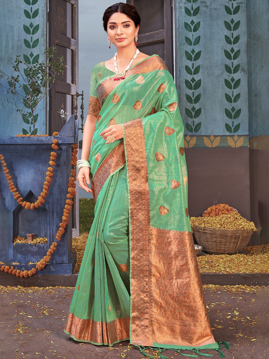 

Exclusiva Green & Copper-Toned Woven Design Zari Organza Banarasi Saree