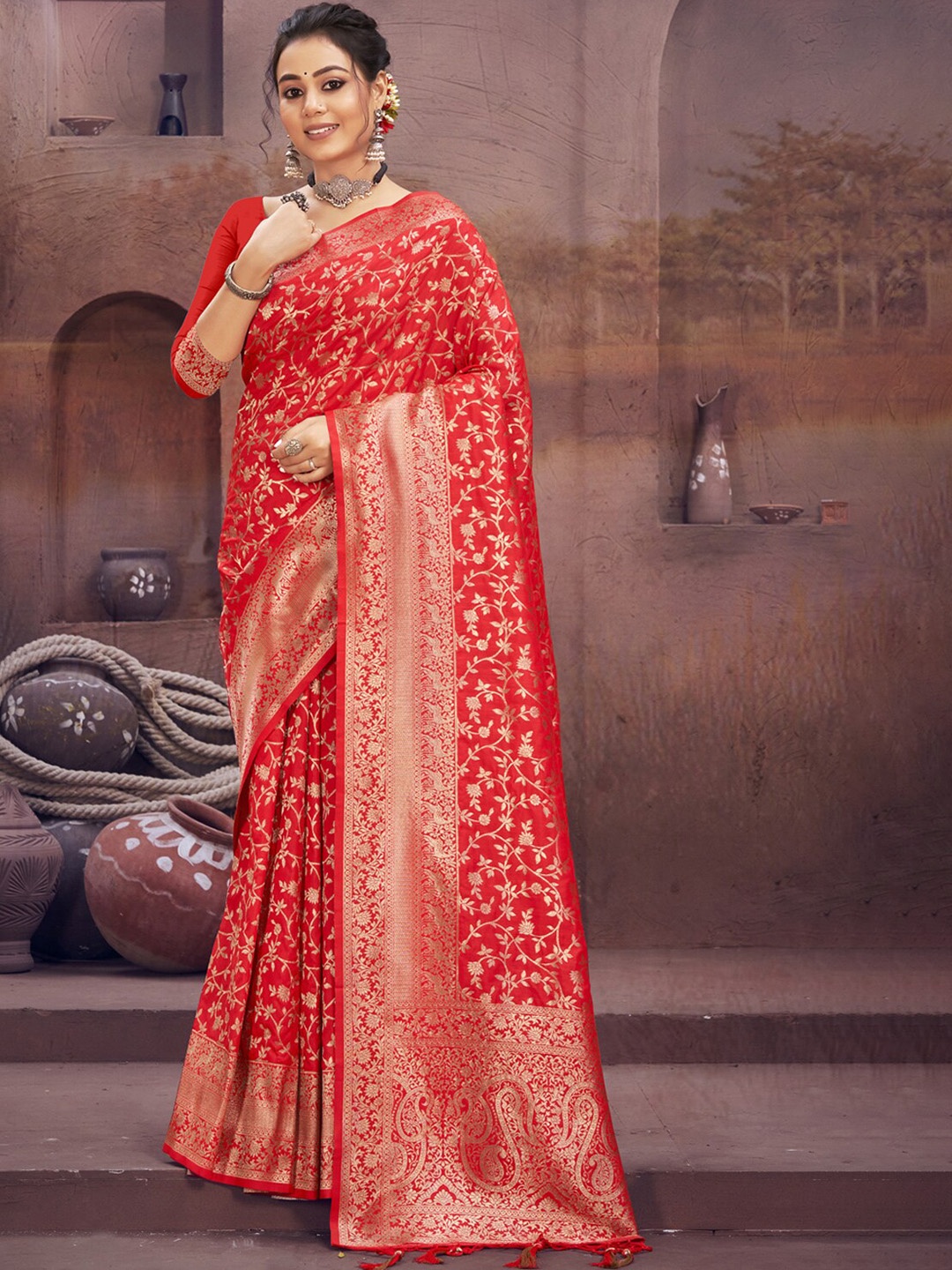 

Exclusiva Red & Gold-Toned Woven Design Zari Silk Blend Banarasi Saree