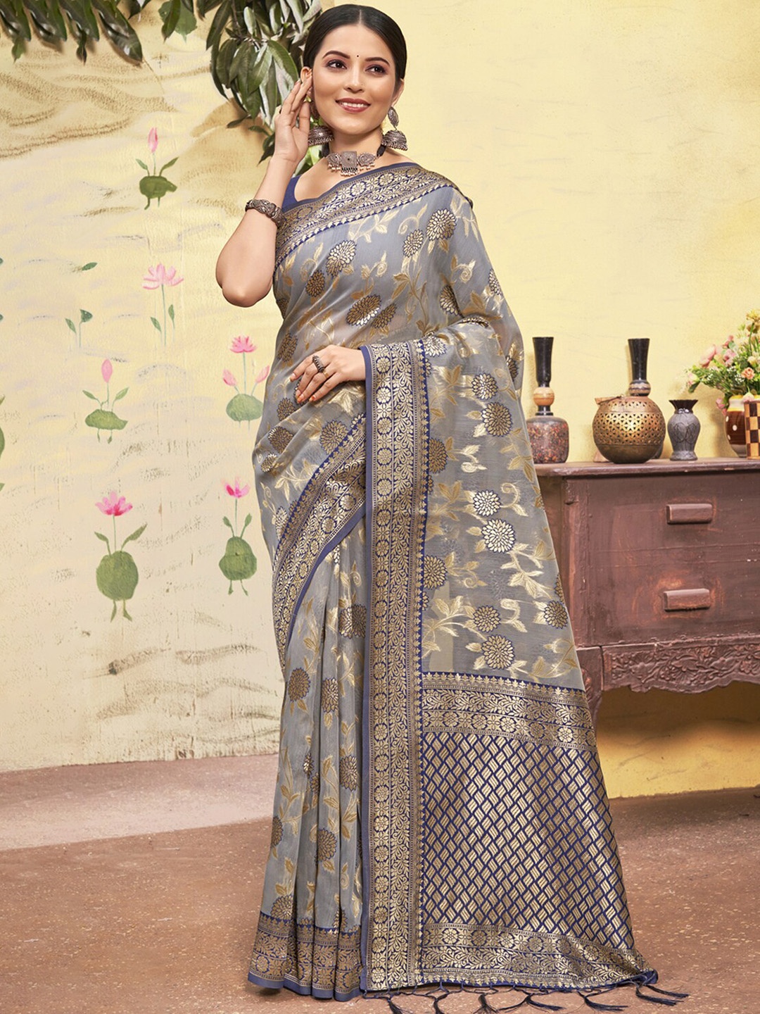 

Exclusiva Grey & Gold-Toned Woven Design Zari Pure Cotton Banarasi Saree