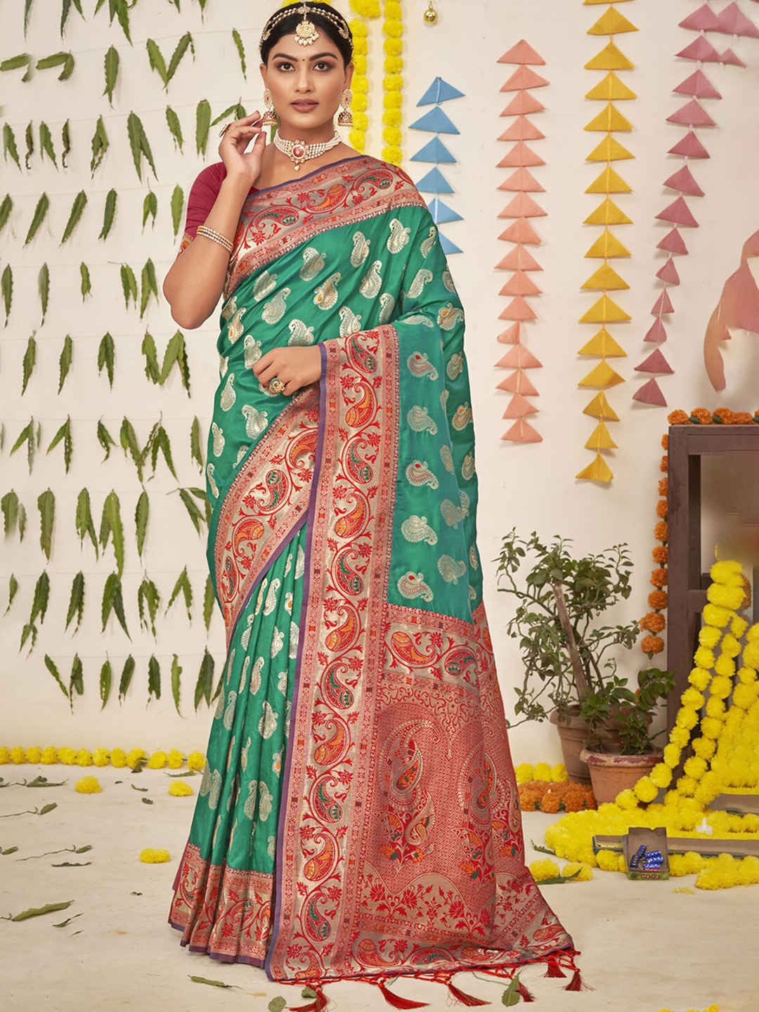 

Exclusiva Turquoise Blue & Red Woven Design Zari Silk Blend Banarasi Saree