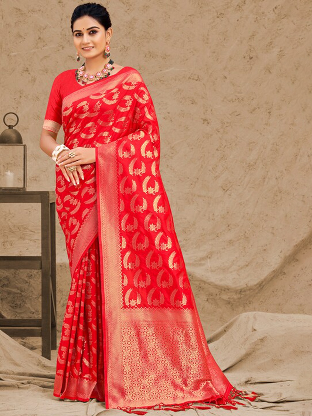 

Exclusiva Red & Gold-Toned Woven Design Zari Silk Blend Banarasi Saree