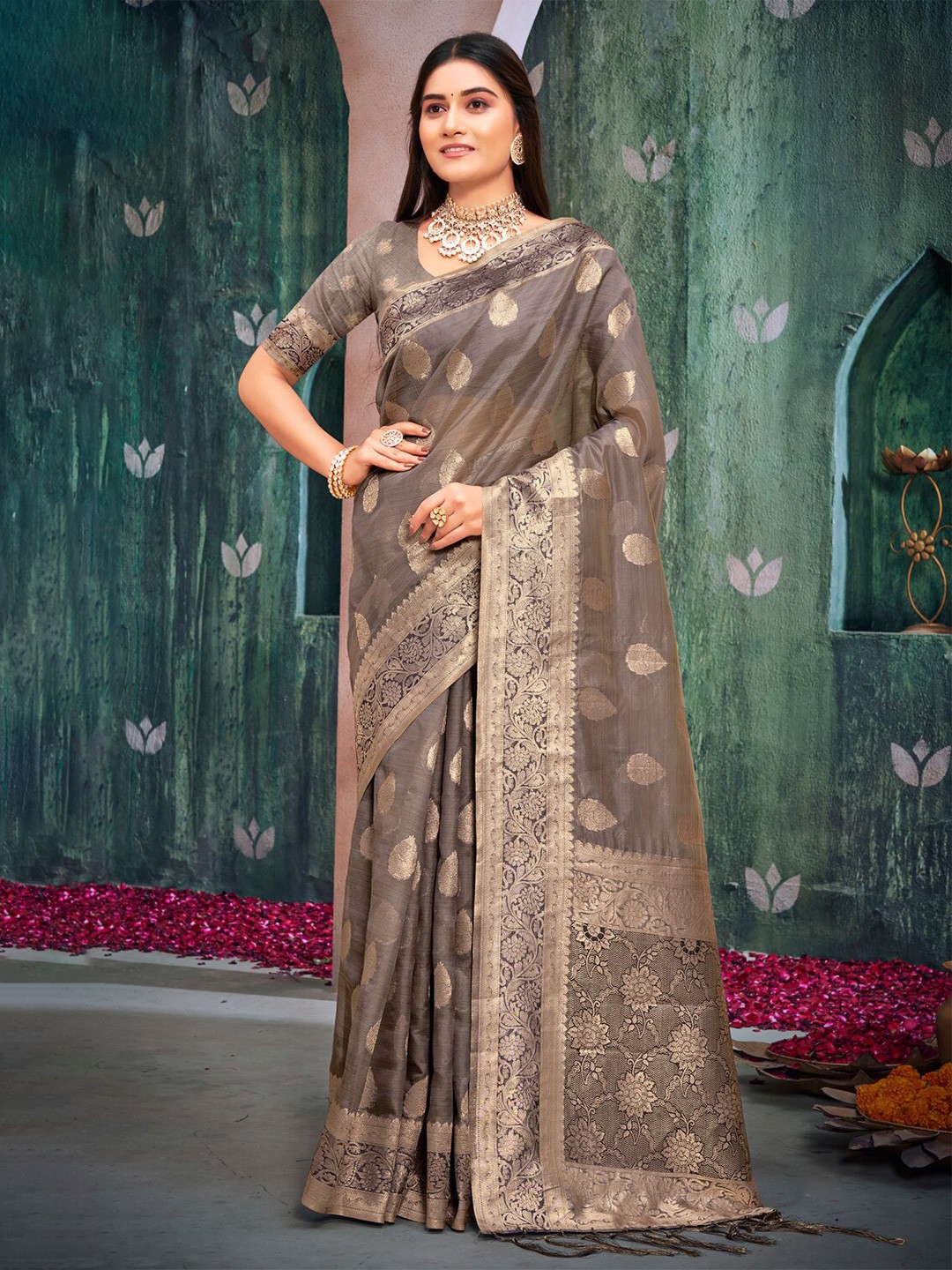 

Exclusiva Grey & Gold-Toned Woven Design Zari Organza Banarasi Saree