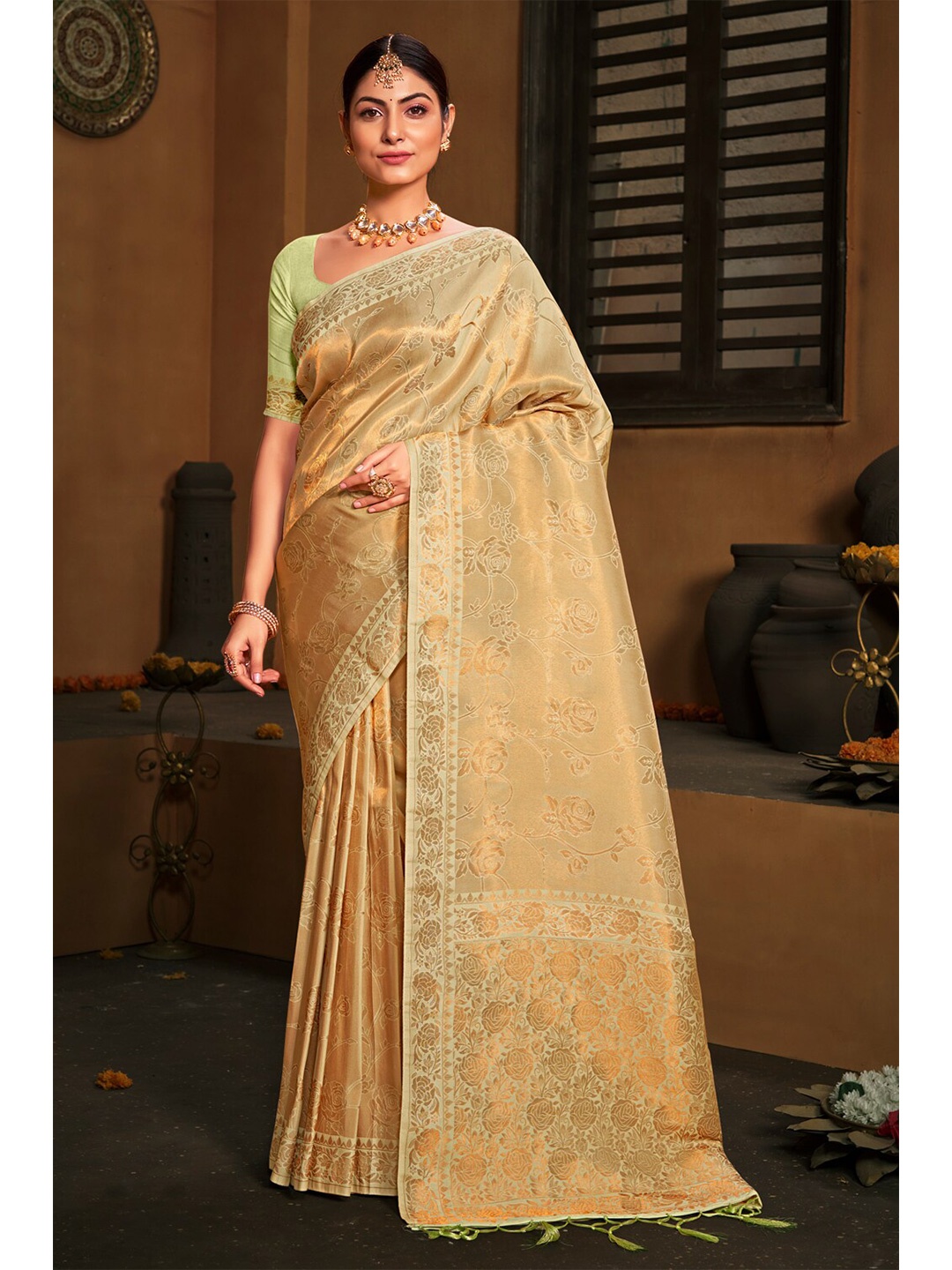 

Exclusiva Yellow & Copper-Toned Woven Design Zari Silk Blend Banarasi Saree