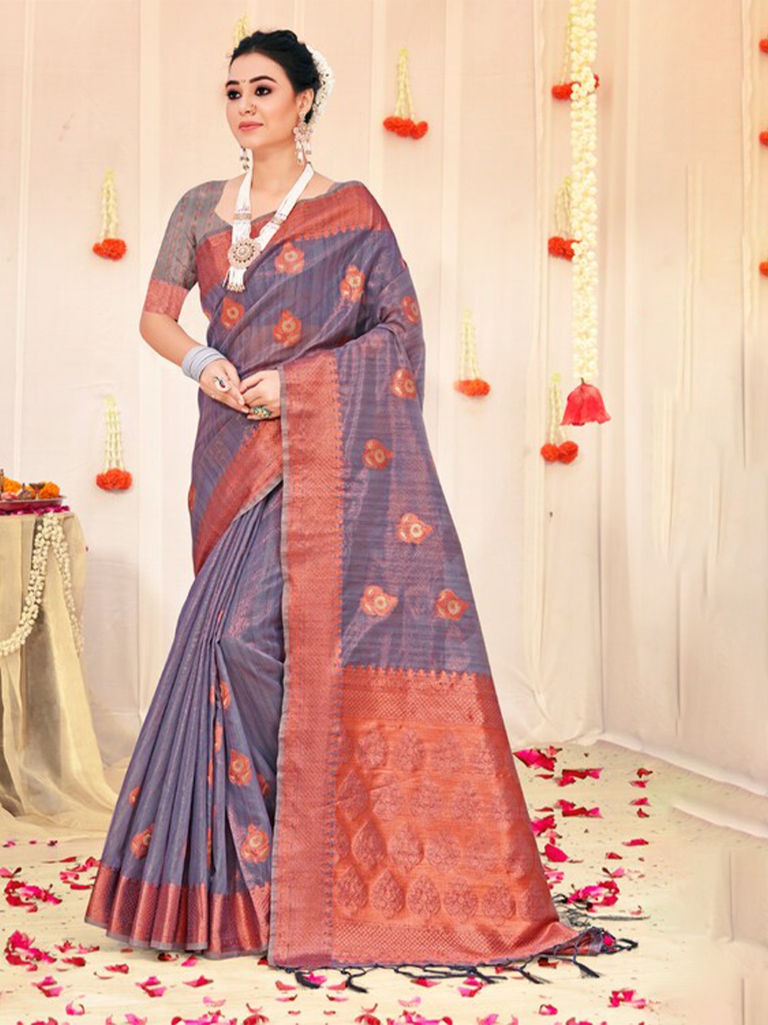 

Exclusiva Grey & Red Woven Design Zari Organza Banarasi Saree