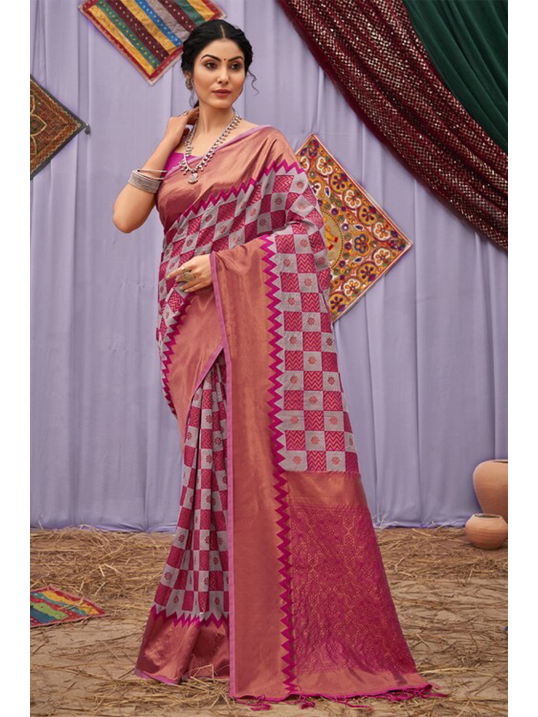 

Exclusiva Pink & Copper-Toned Woven Design Zari Pure Cotton Banarasi Saree