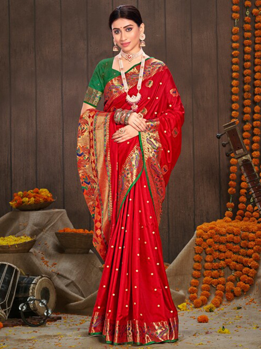 

Exclusiva Red & Gold-Toned Woven Design Zari Silk Blend Banarasi Saree