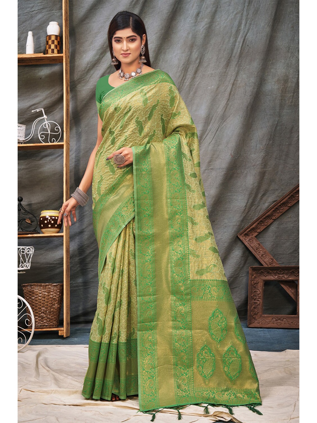 

Exclusiva Green & Gold-Toned Woven Design Zari Organza Banarasi Saree