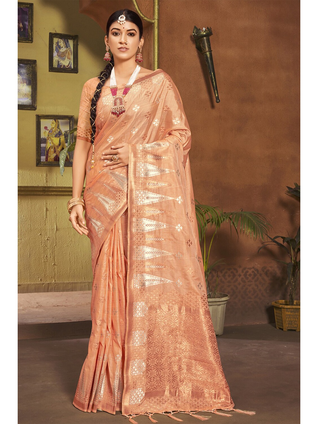 

Exclusiva Woven Design Zari Silk Blend Banarasi Saree, Peach