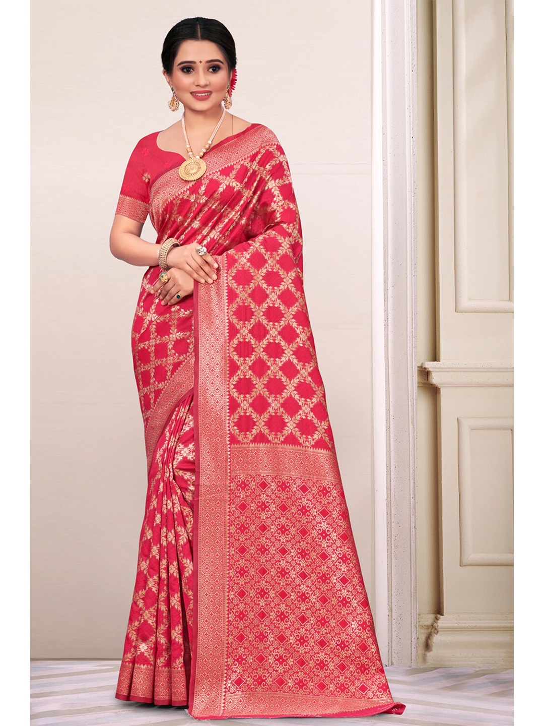 

Exclusiva Pink & Gold-Toned Woven Design Zari Silk Blend Banarasi Saree