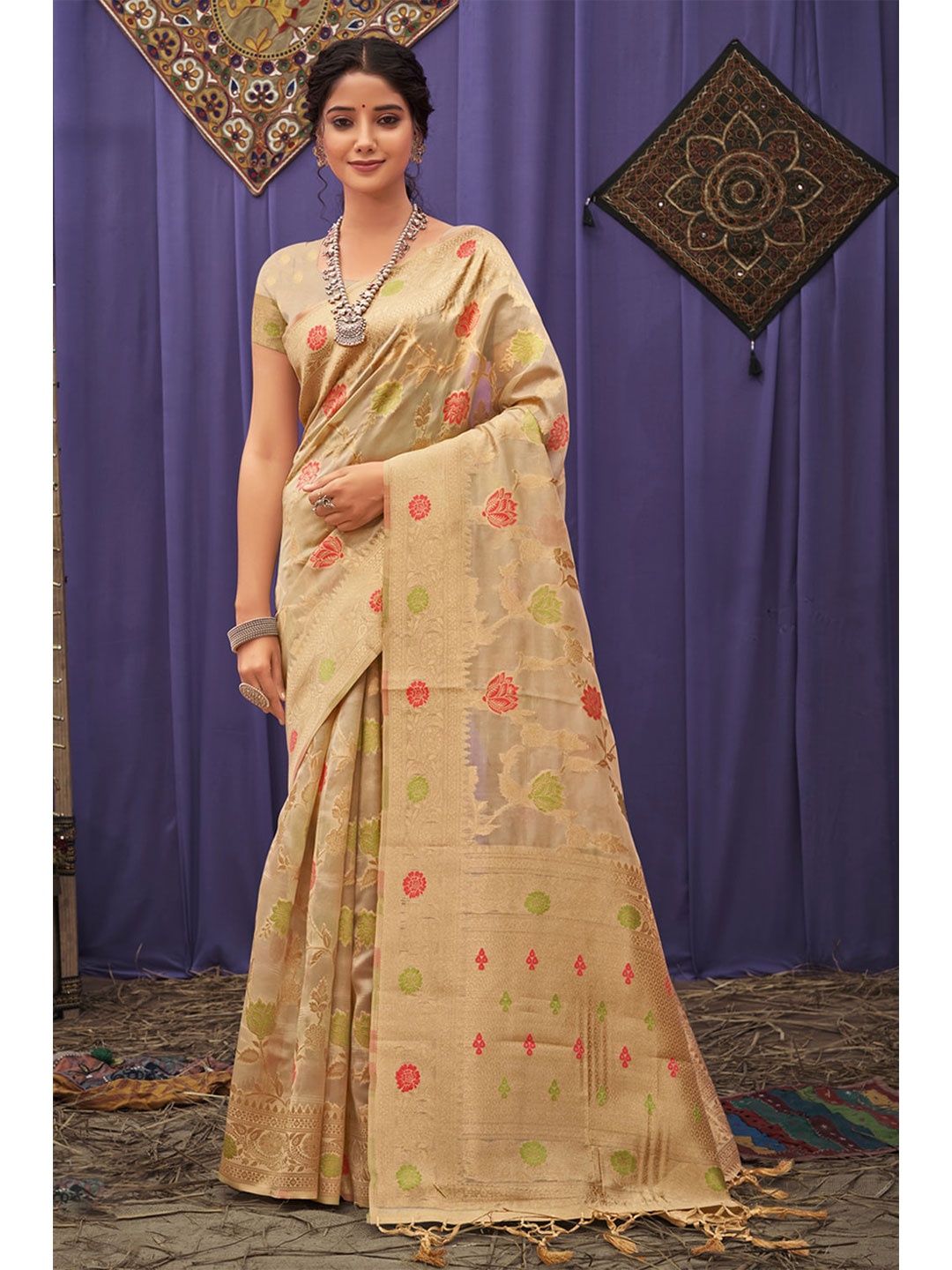 

Exclusiva Woven Design Zari Organza Banarasi Saree, Cream