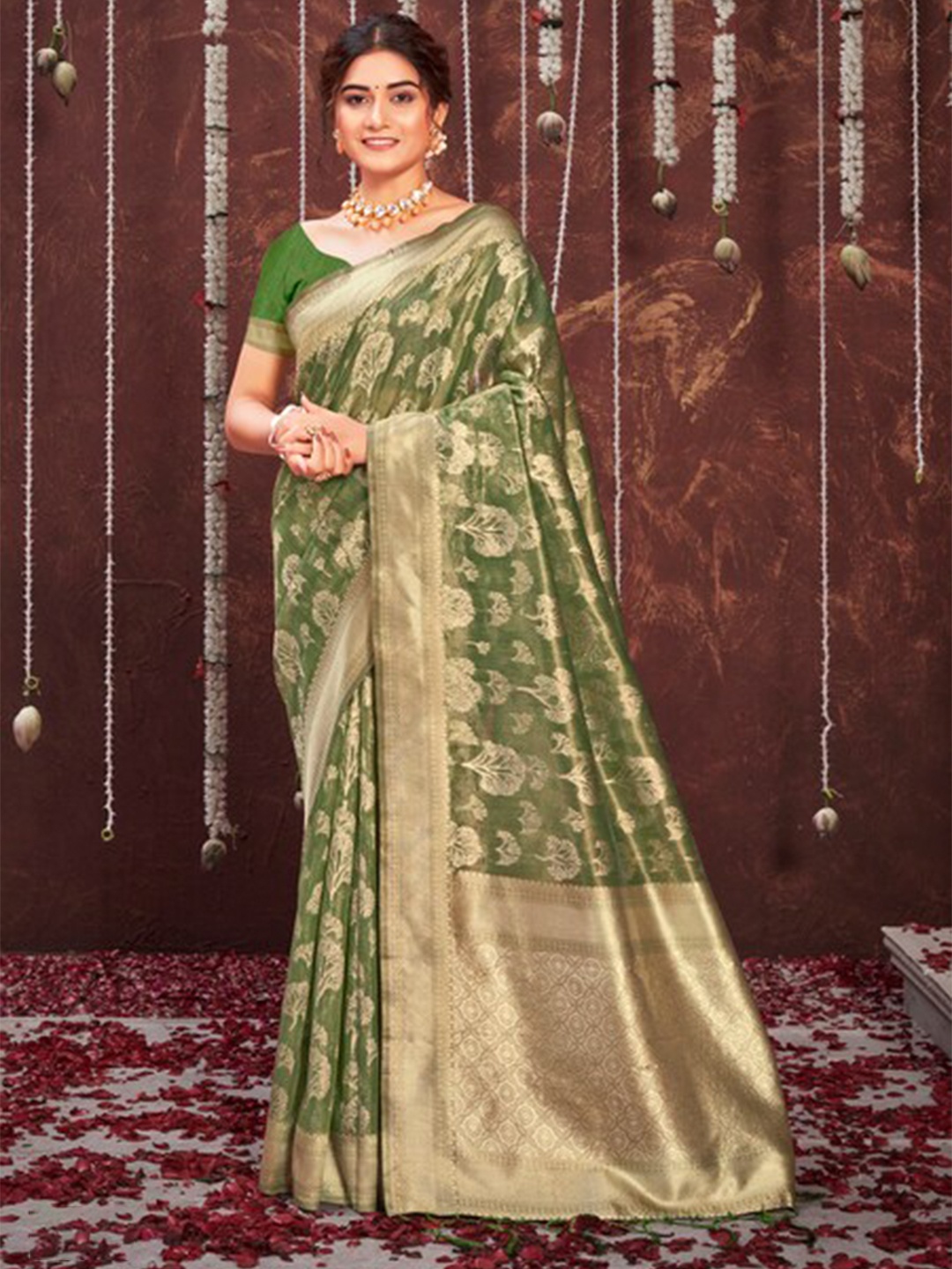 

Exclusiva Green & Gold-Toned Woven Design Zari Organza Banarasi Saree