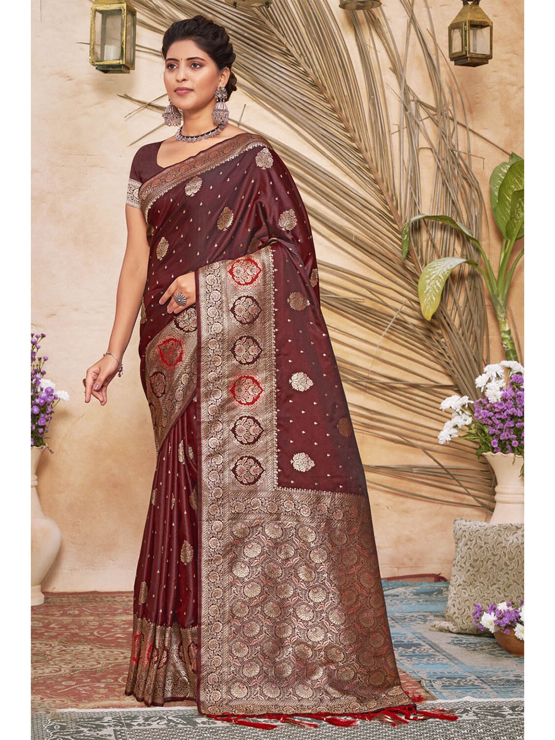 

Exclusiva Maroon & Gold-Toned Woven Design Zari Silk Blend Banarasi Saree