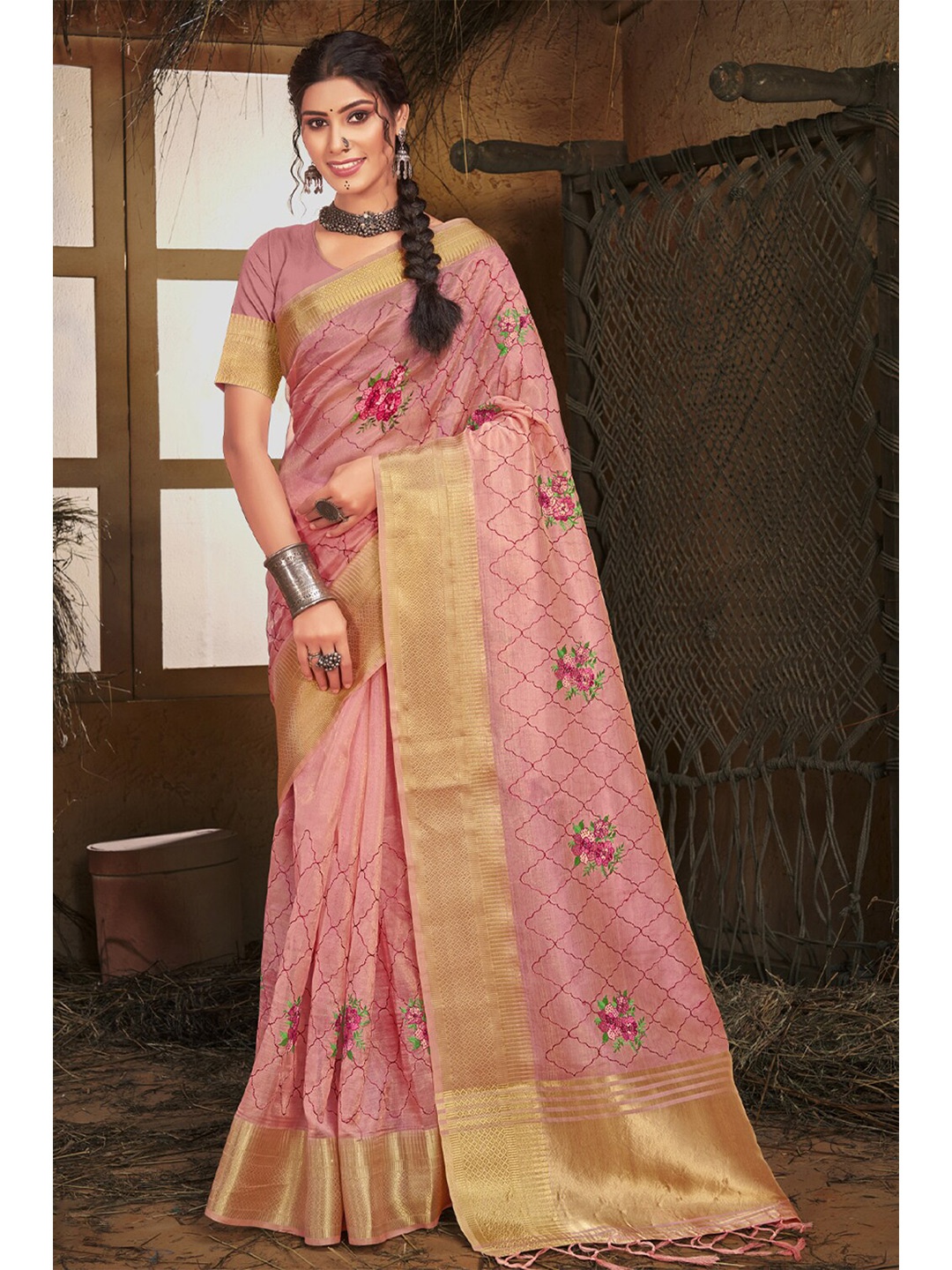 

Exclusiva Pink & Green Floral Zari Organza Banarasi Saree