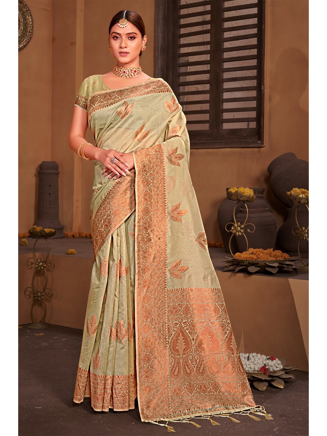 

Exclusiva Green & Gold-Toned Woven Design Zari Pure Cotton Banarasi Saree