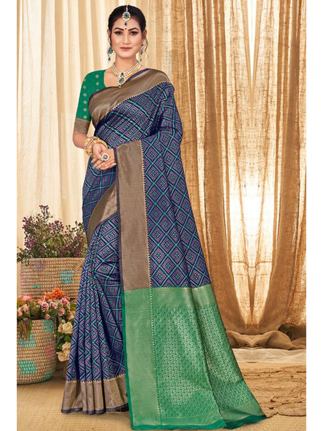 

Exclusiva Navy Blue & Green Woven Design Zari Silk Blend Banarasi Saree
