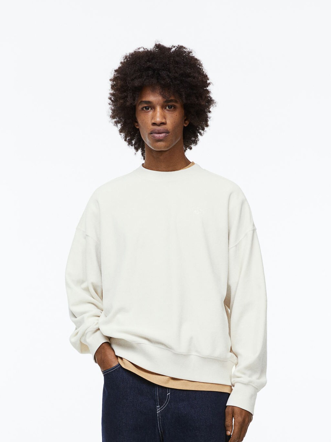 

H&M Men Oversized Fit Velour Sweatshirt, Off white