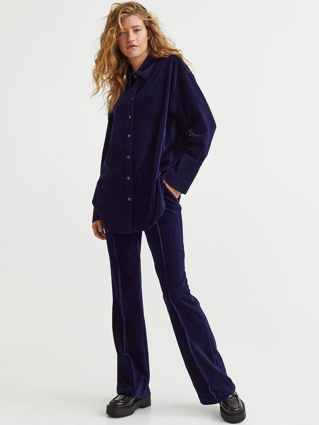 

H&M Women Ribbed Velour Trousers, Blue
