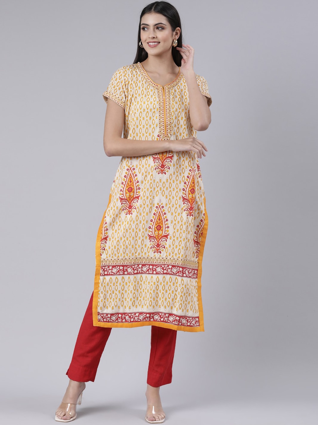 

Souchii Women Ethnic Motifs Printed Mirror Work Block Print Cotton Kurta, Cream