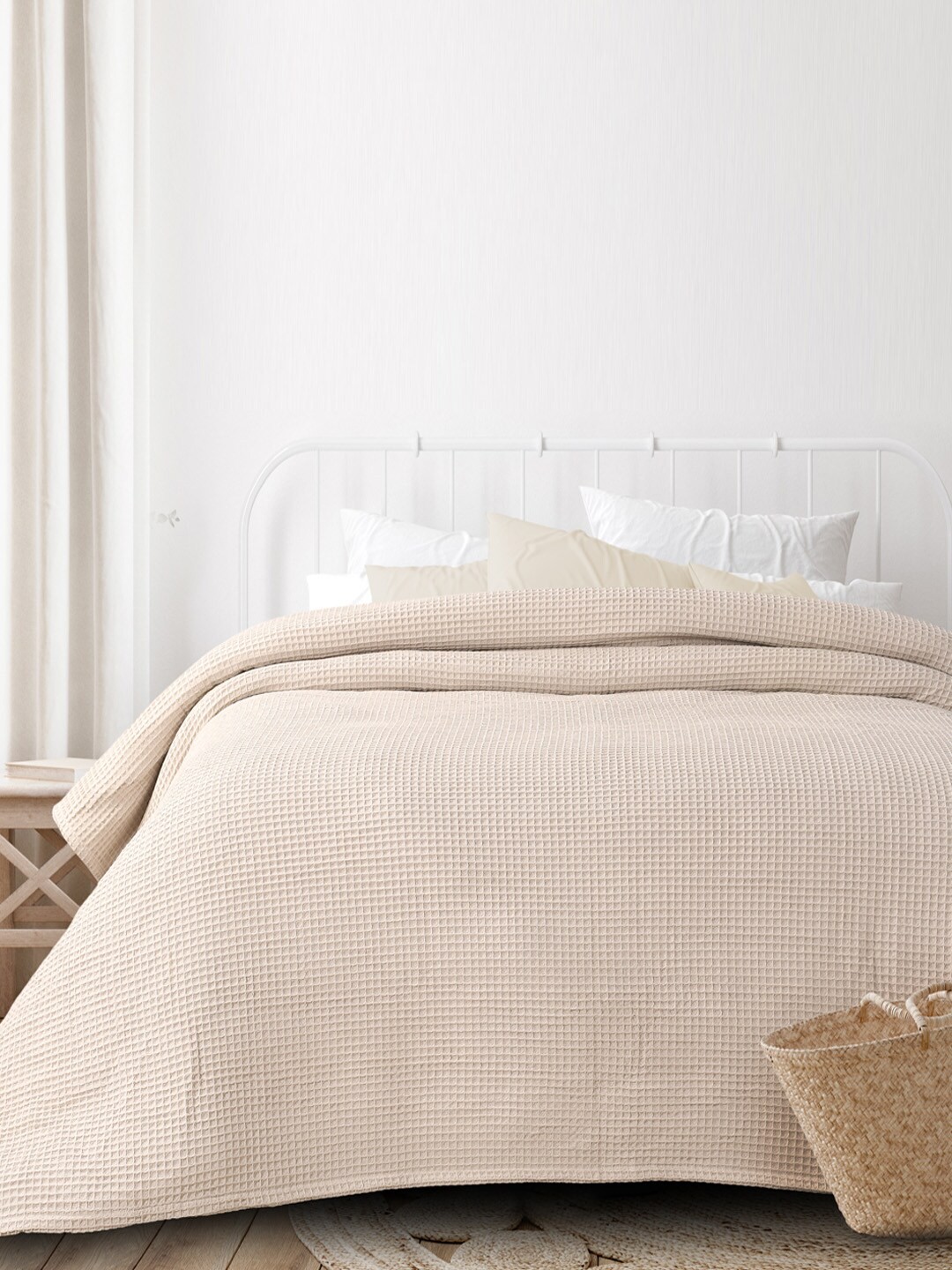 

AVI Living Beige Geometric Mild Winter 400 GSM Double Bed Blanket