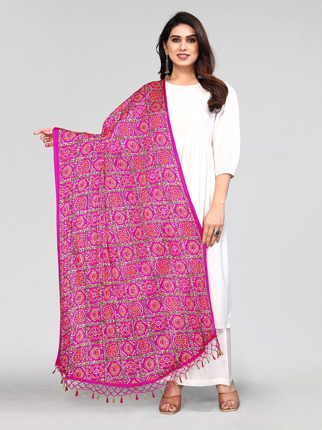 

KALINI Pink & Red Printed Bandhani Dupatta