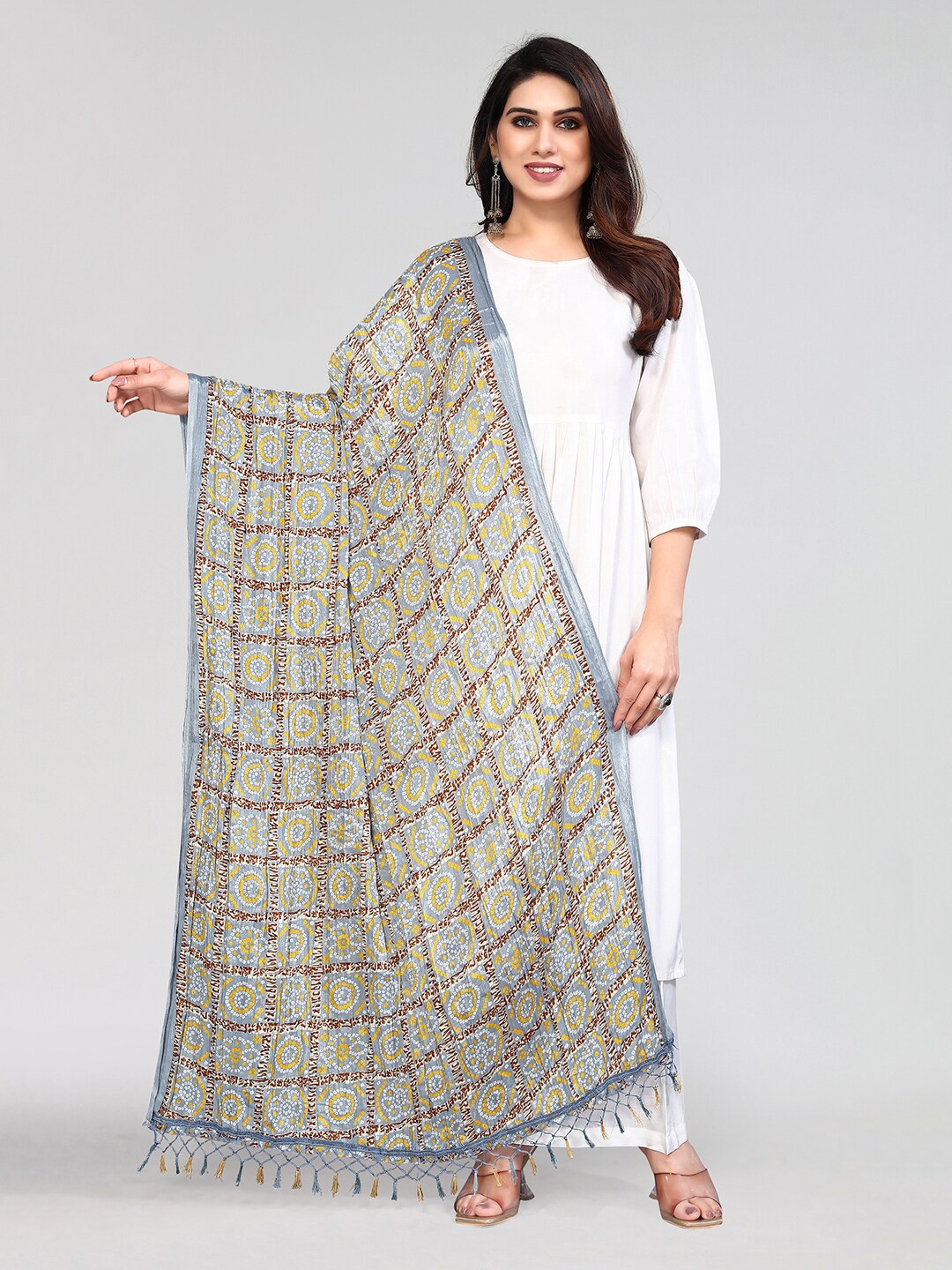 

KALINI Grey & White Printed Bandhani Dupatta