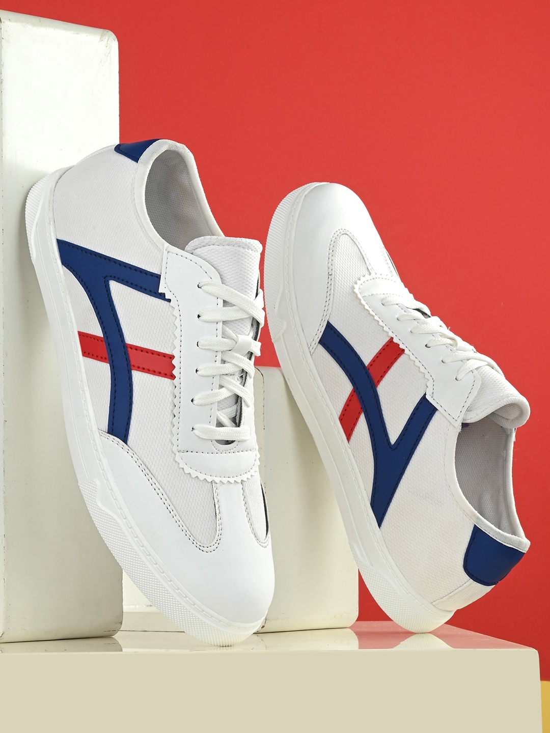

AfroJack Men Colourblocked Sneakers, White