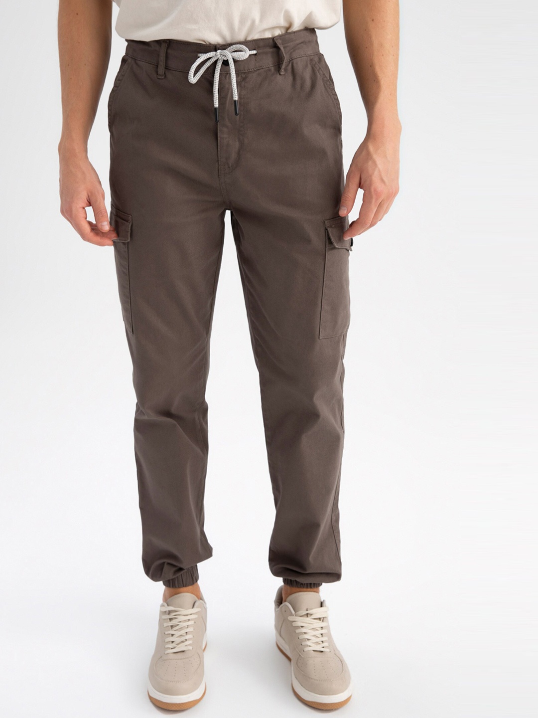 

DeFacto Men Mid-Rise Regular Fit Cargos, Khaki