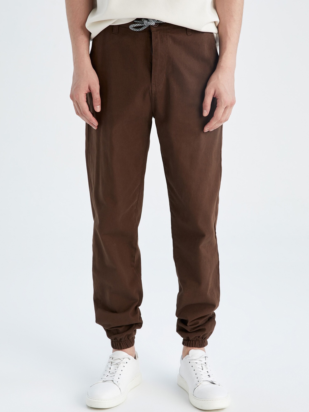 

DeFacto Men Solid Pure Cotton Joggers, Brown