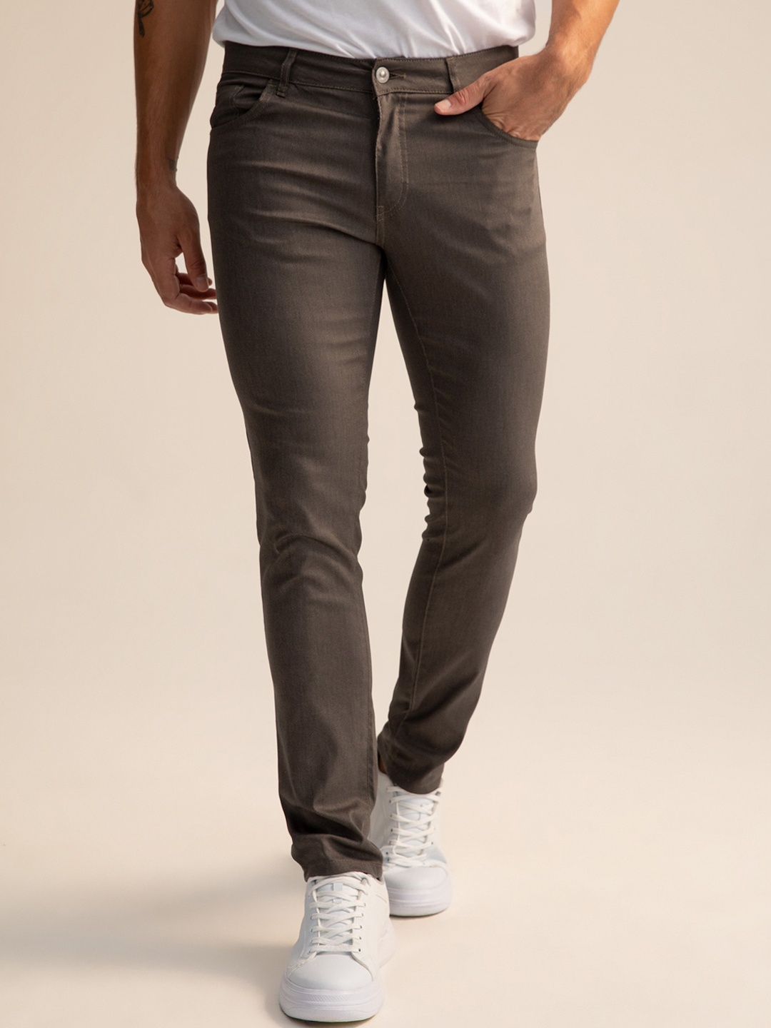 

DeFacto Men Solid Trousers, Brown