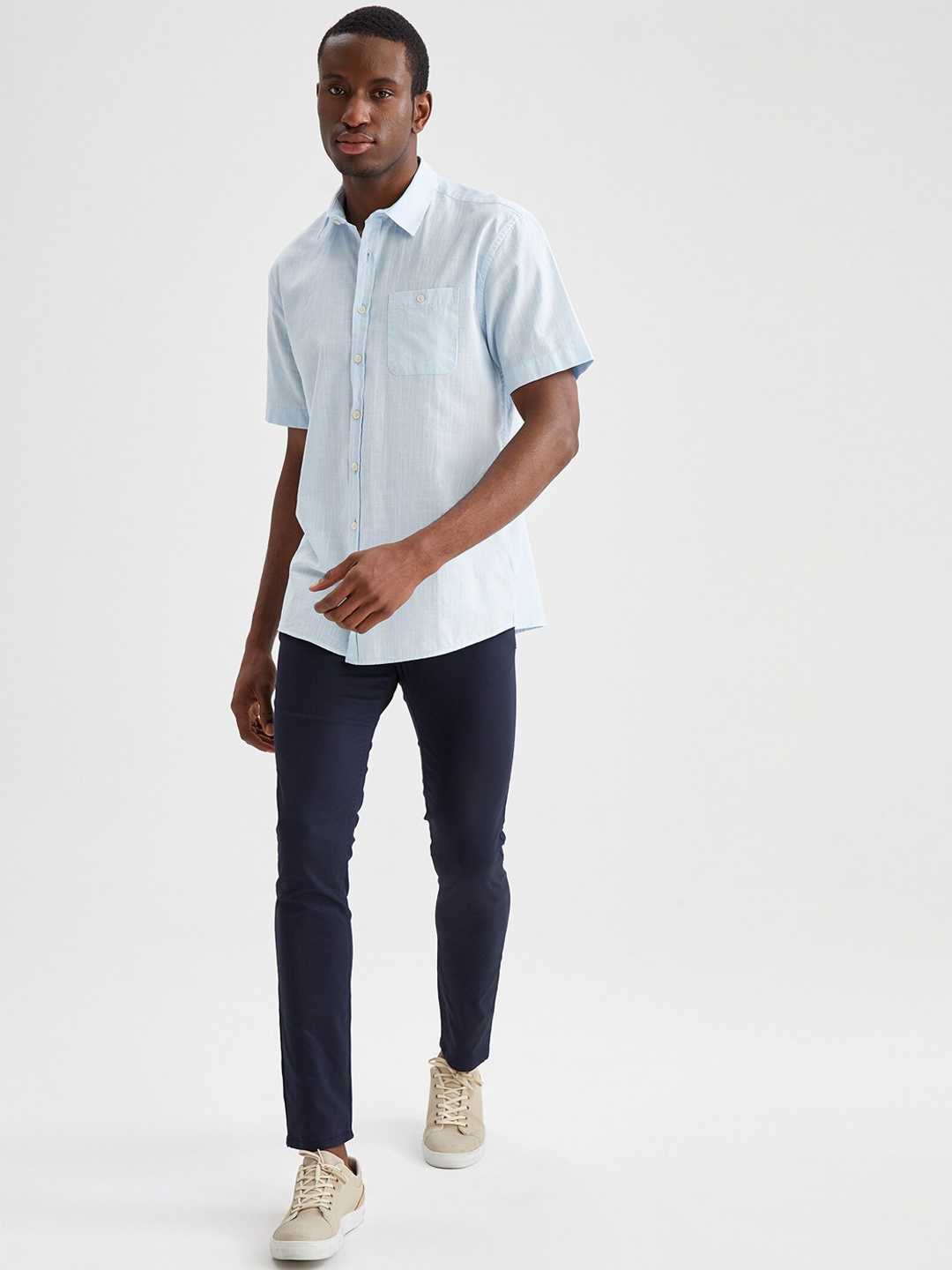 

DeFacto Men Solid Trousers, Navy blue