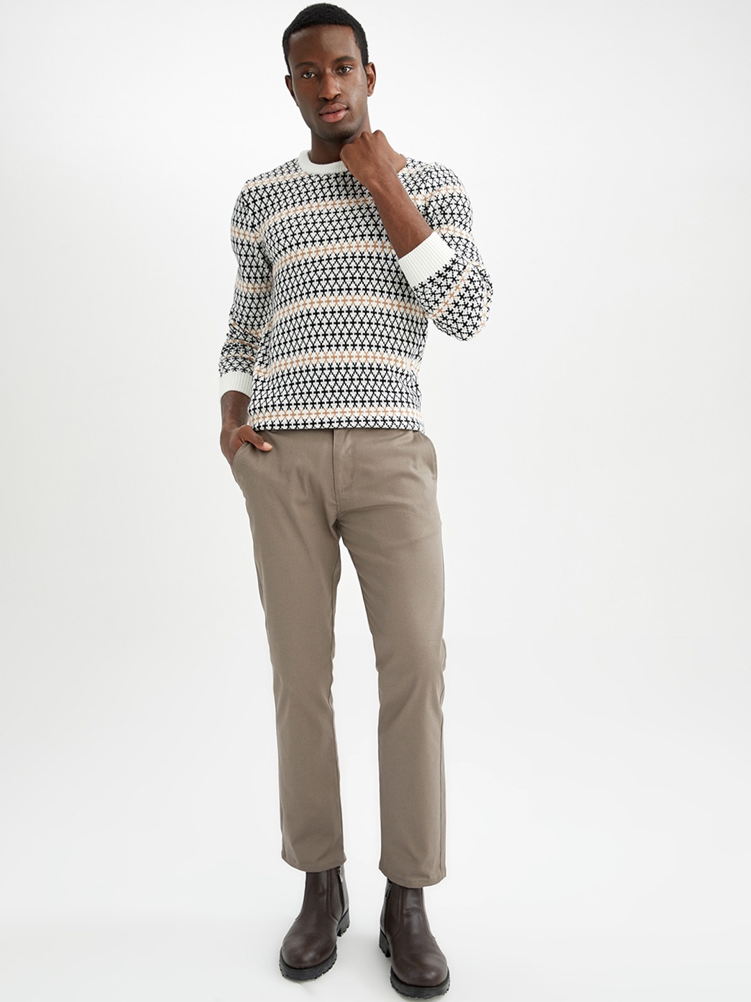 

DeFacto Men Solid Chinos, Beige