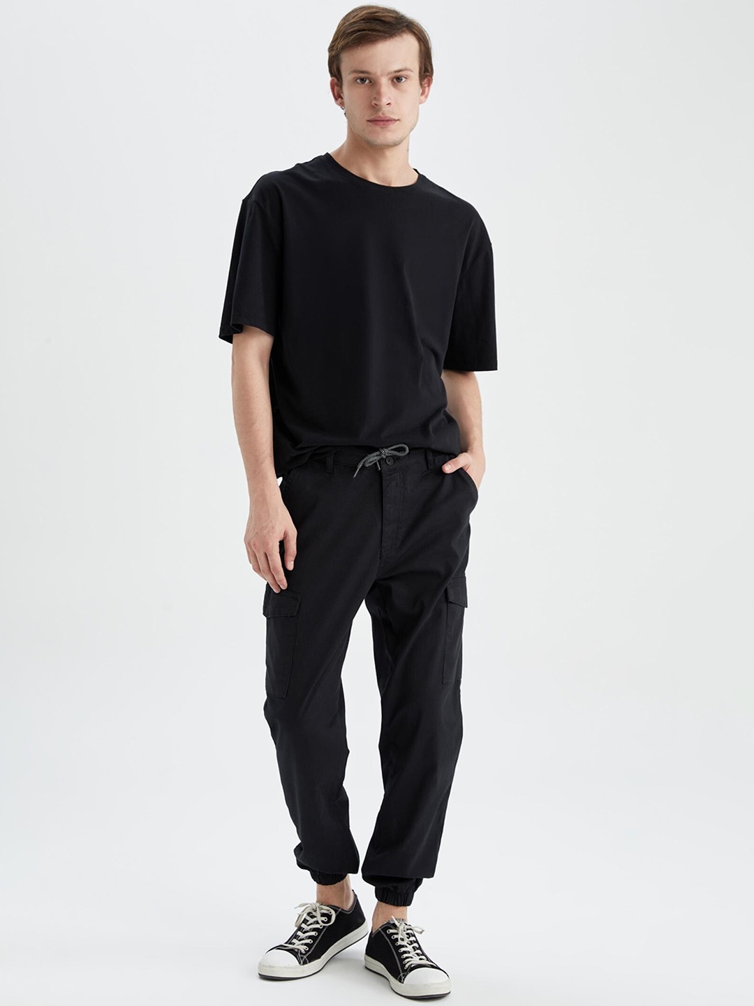 

DeFacto Men Mid Rise Joggers, Black