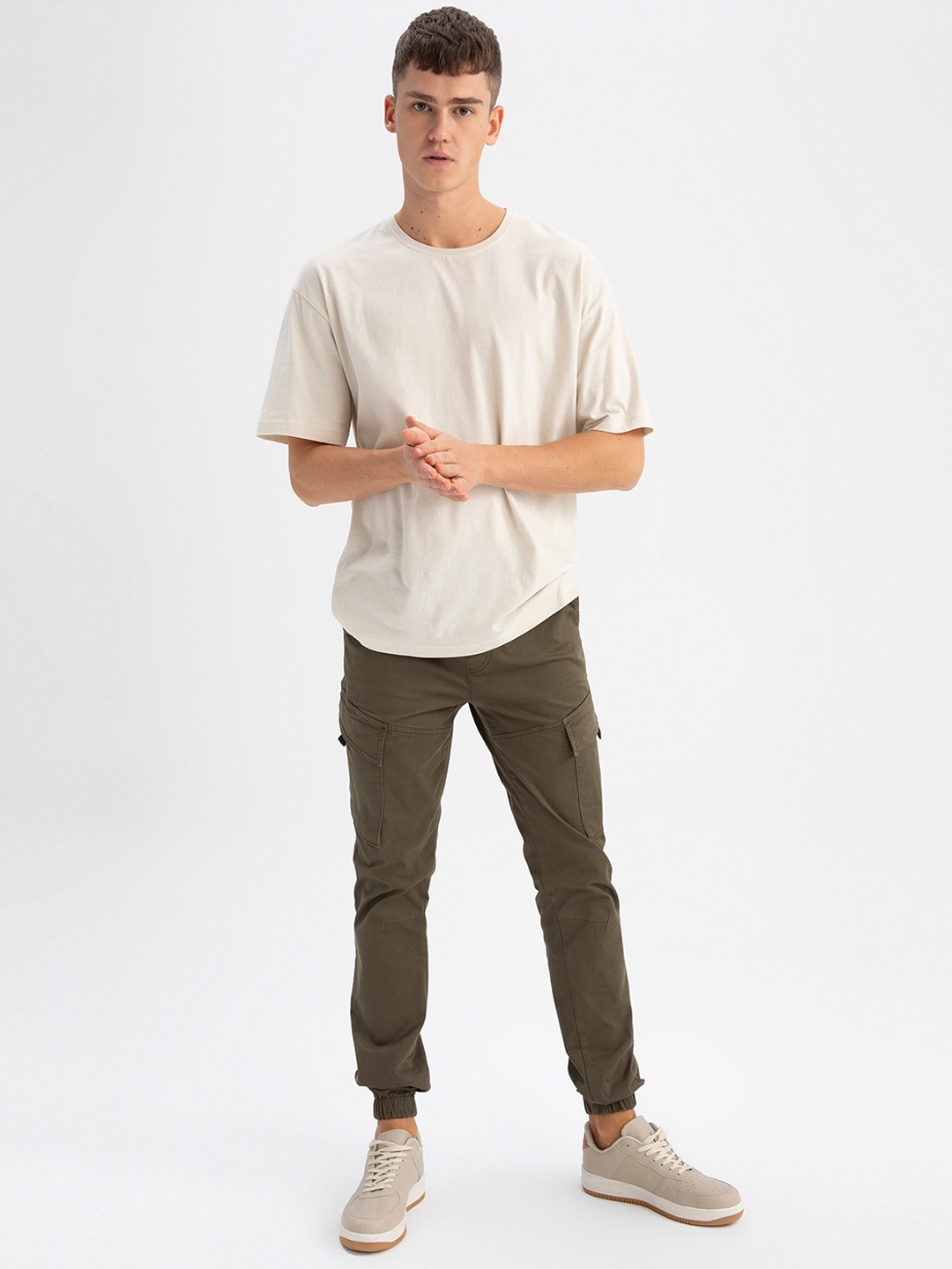

DeFacto Men Solid Cargos, Khaki